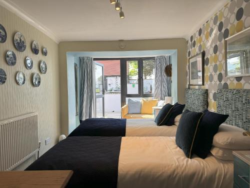 ไนท์ คอร์ท โฮเทล (Knights Court Hotel) in เกรท ยาร์เม้าส์