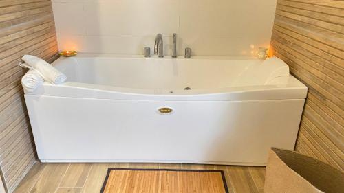 Cilento Mare Jacuzzi in 阿格羅波利