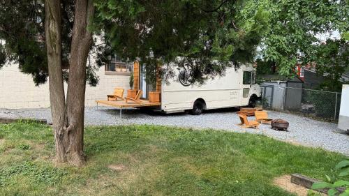 City Hideaway, Off Grid Luxe in Lancaster, USA