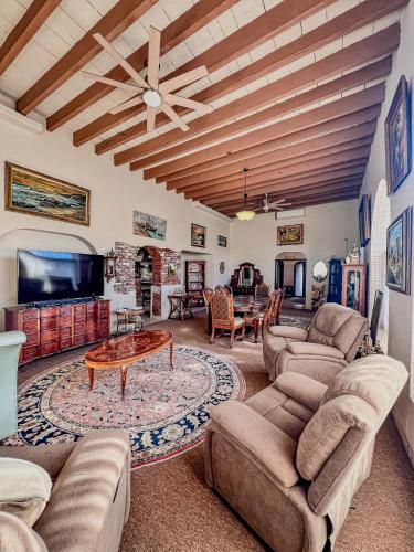 Casa Constitution 3BR House downtown big pool & hot tub in La Paz, Mexico