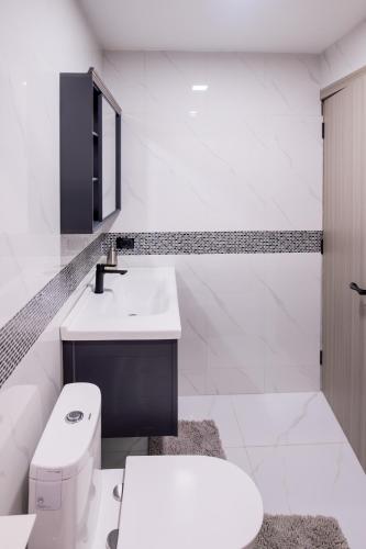 LeLuxe Cedar Valley Suite A LeLuxe Cedar Valley Suite A