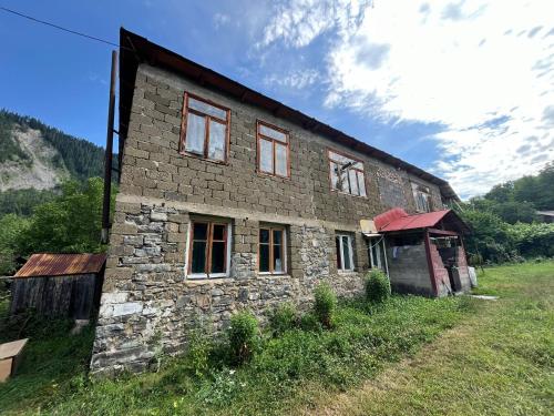 Viesnīcas āriene, Tsknari Oda in Oni