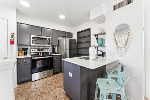 Prime East Downtown 1BR Cozy Suites Next to Bars and Restaurants in Austin, USA