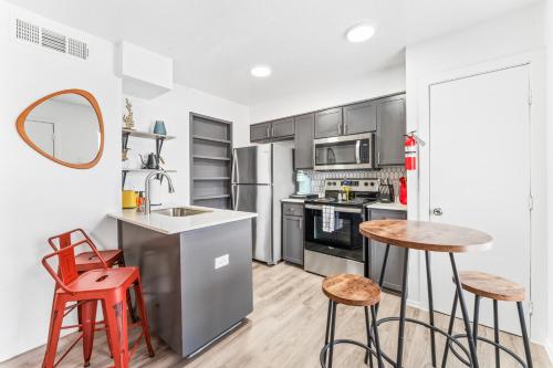 Prime East Downtown 1BR Cozy Suites Next to Bars and Restaurants in Austin, USA