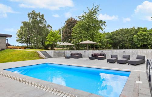 Swimming pool, Gorgeous Home In Glesborg in Glesborg