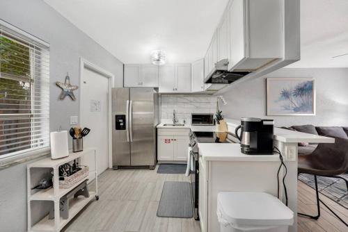 Lovely 1 Bedroom - Just Beachy By Pmi in Fort Lauderdale, USA