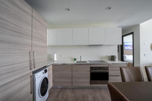 2 bedrooms, 3 beds