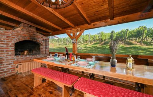 Viesnīcas āriene, Pet Friendly Home In Sveti Urban With Sauna in Robadje