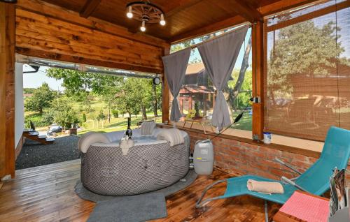 Viesnīcas āriene, Pet Friendly Home In Sveti Urban With Sauna in Robadje