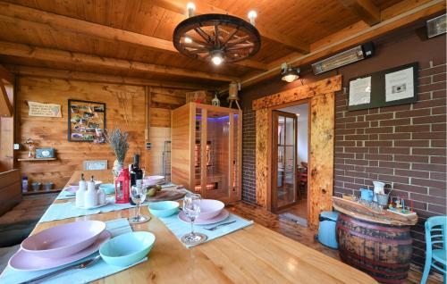 Viesnīcas āriene, Pet Friendly Home In Sveti Urban With Sauna in Robadje