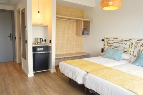 2 twin beds