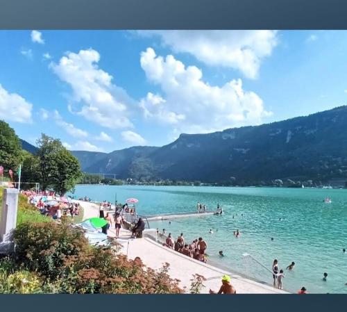 Studio calme a deux pas du lac de Nantua in Nantua
