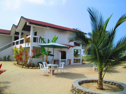 Exterior view, Sundown Beach Hotel in Canoa