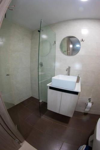 Espacioso apartamento con piscina en Laureles 201, Medellín (Foto 4)