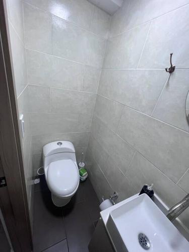 Espacioso apartamento con piscina en Laureles 201, Medellín (Foto 7)