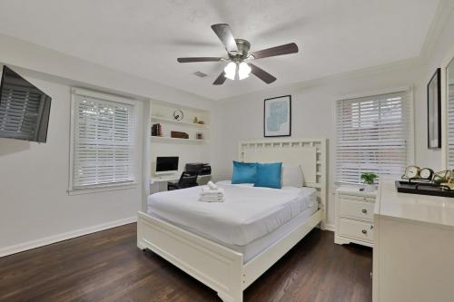 Chamblee 4br With Fenced Yard Perfect For Groups in Atlanta, USA