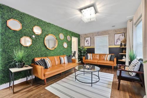 Chamblee 4br With Fenced Yard Perfect For Groups in Atlanta, USA