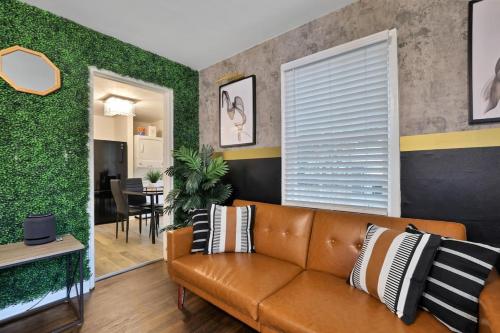 Chamblee 4br With Fenced Yard Perfect For Groups in Atlanta, USA