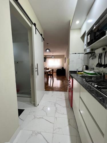 Av Pellegrini 1300 (exellente ubicación)