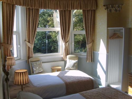 Double or twin room, partial sea view