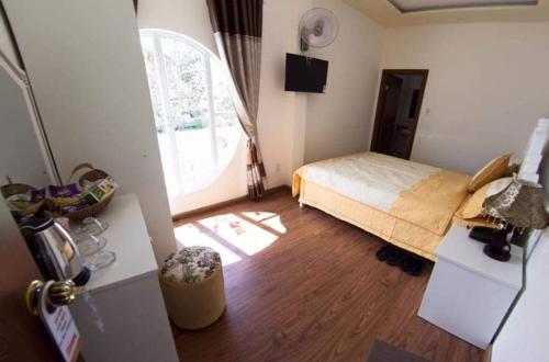 room detail thumbnail 1