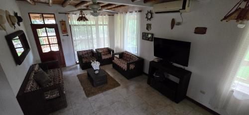 共用Lounge/電視區, Casa vacacional Playa y Campo familiar in 奧隆