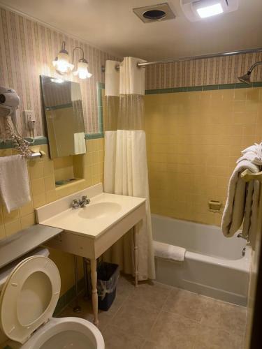 Starlight Inn - image 11