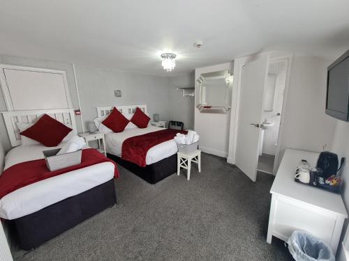 Clifton Villa - Southport - image 13