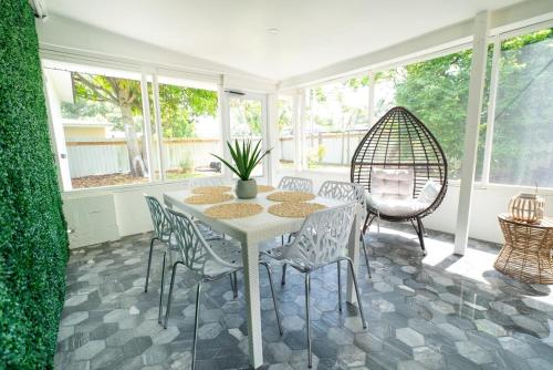Tranquil Fully Renoveted Home St Pete Dt&beachs in St Petersburg, USA