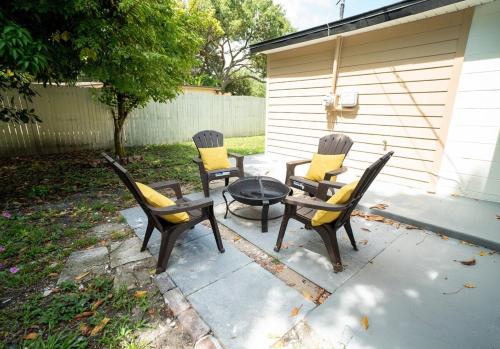 Tranquil Fully Renoveted Home St Pete Dt&beachs in St Petersburg, USA