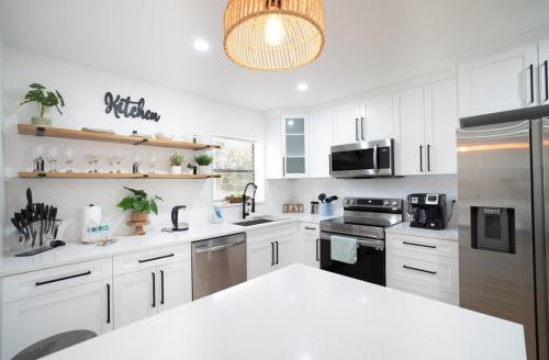 Tranquil Fully Renoveted Home St Pete Dt&beachs in St Petersburg, USA