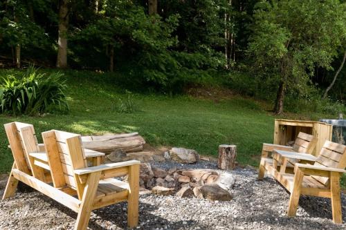 Fire Pit Nearby Beech Mtn Fast Wifi Speed in Elk Park, USA