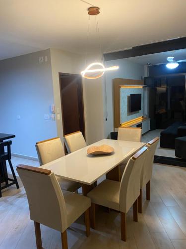 Apartamento lindo a 03 minutos da praia Enseada in เอนเซียดา