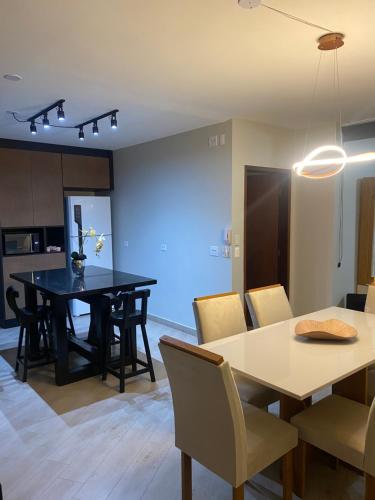 Apartamento lindo a 03 minutos da praia Enseada in เอนเซียดา