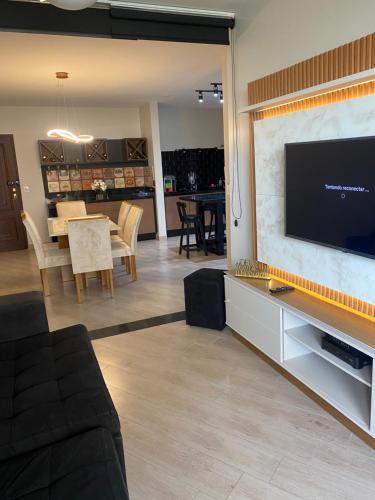 Apartamento lindo a 03 minutos da praia Enseada in เอนเซียดา
