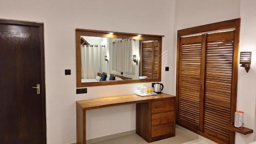 Deluxe Double or Twin Room image 10