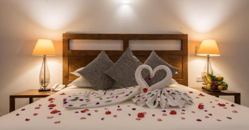 Deluxe Double Room with Balcony image 3