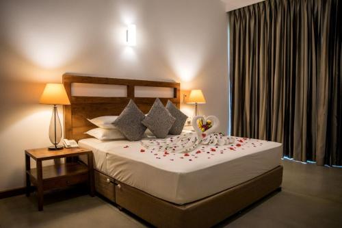 Deluxe Double Room with Balcony image 5