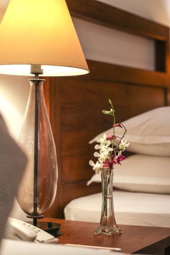 Deluxe Double Room with Balcony image 2
