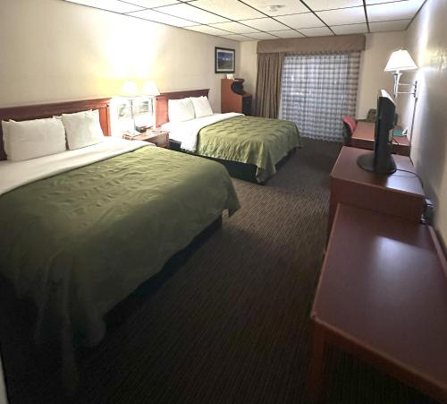 Queen Room with Two Queen Beds - Courtyard View