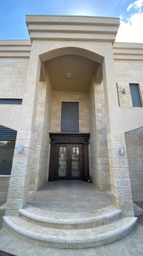 וילה בקיסריה עם גקוזי גדול in Caesarea