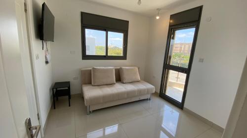 וילה בקיסריה עם גקוזי גדול in Caesarea