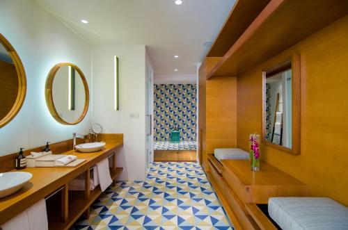 room detail thumbnail 2