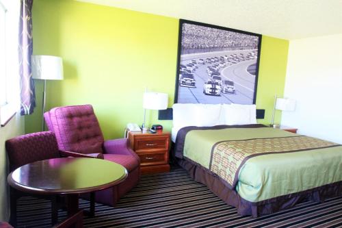 Super 8 by Wyndham South Boston VA