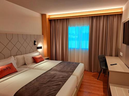 Hotel Puerta Santander – Santander, MS