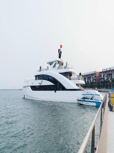 Du thuyến 5 sao SaQ ăn tối trên Vịnh Hạ Long - Đẳng cấp sang trọng