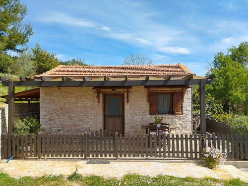 Μικρό σαλέ. gîte à louer Aëtópetra