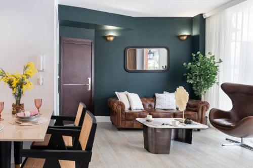 Apartamentos Sevilla Centro - image 9