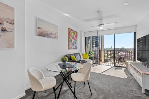 City Living! 1Bed/1Bath/Pool