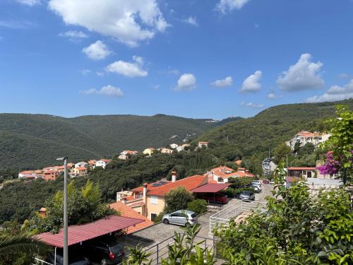 Amor, flat with private hot tub, breathtaking views and free parking in a garage, bookable all year round, Also take a look at our flat Coccolina, Rabac (Porto Albona) (foto 4)